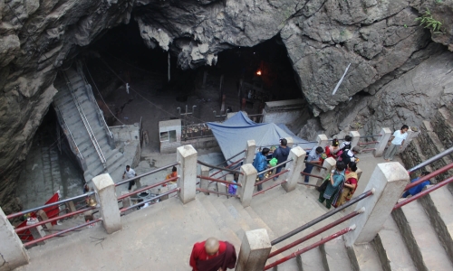 Động Maratika: Bí mật về sự trường thọ của Guru Rinpoche và Mandarava.