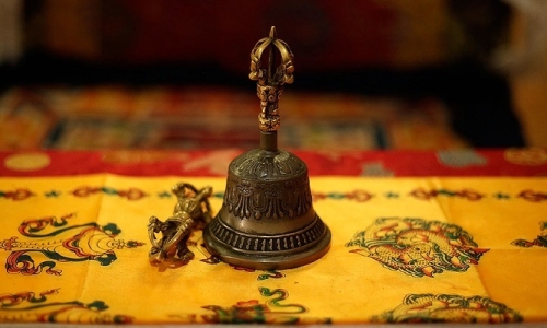 Chuông Pháp (Ghanta): Âm thanh của Tính Không & Trí Tuệ