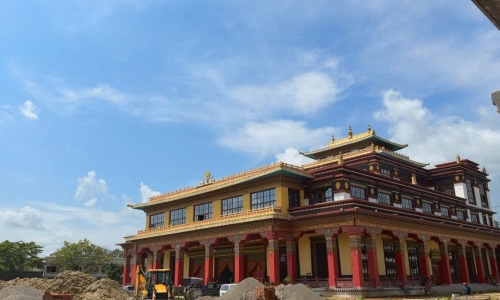 Một đêm tại tu viện: Bạn nghe thấy gì khi tâm trí ngừng phán xét?