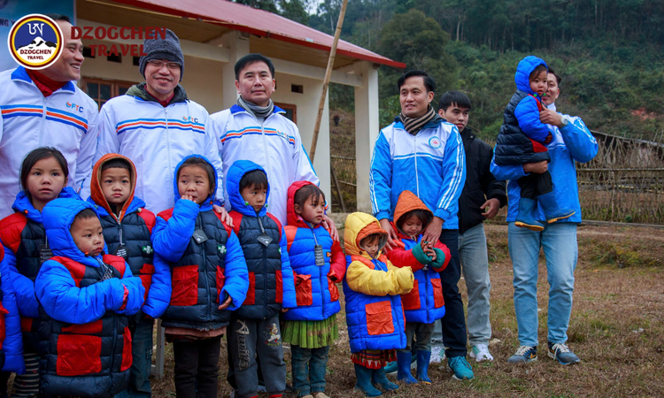 Các hoạt động nổi bật trong hành trình thiện nguyện của Dzogchen Travel